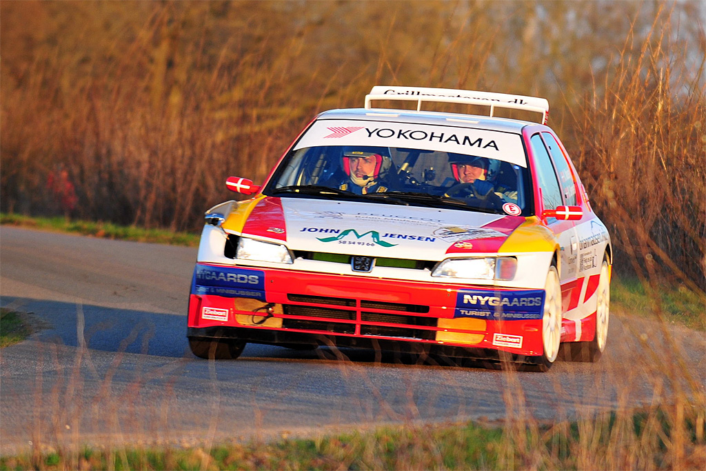 Under shake down-testen satte Kim Madsen en meget hurtig tid under første gennemkørsel, men fik han en pludselig motorskade på sin Peugeot 306 MAXI
(Foto: Michael Eisenberg)